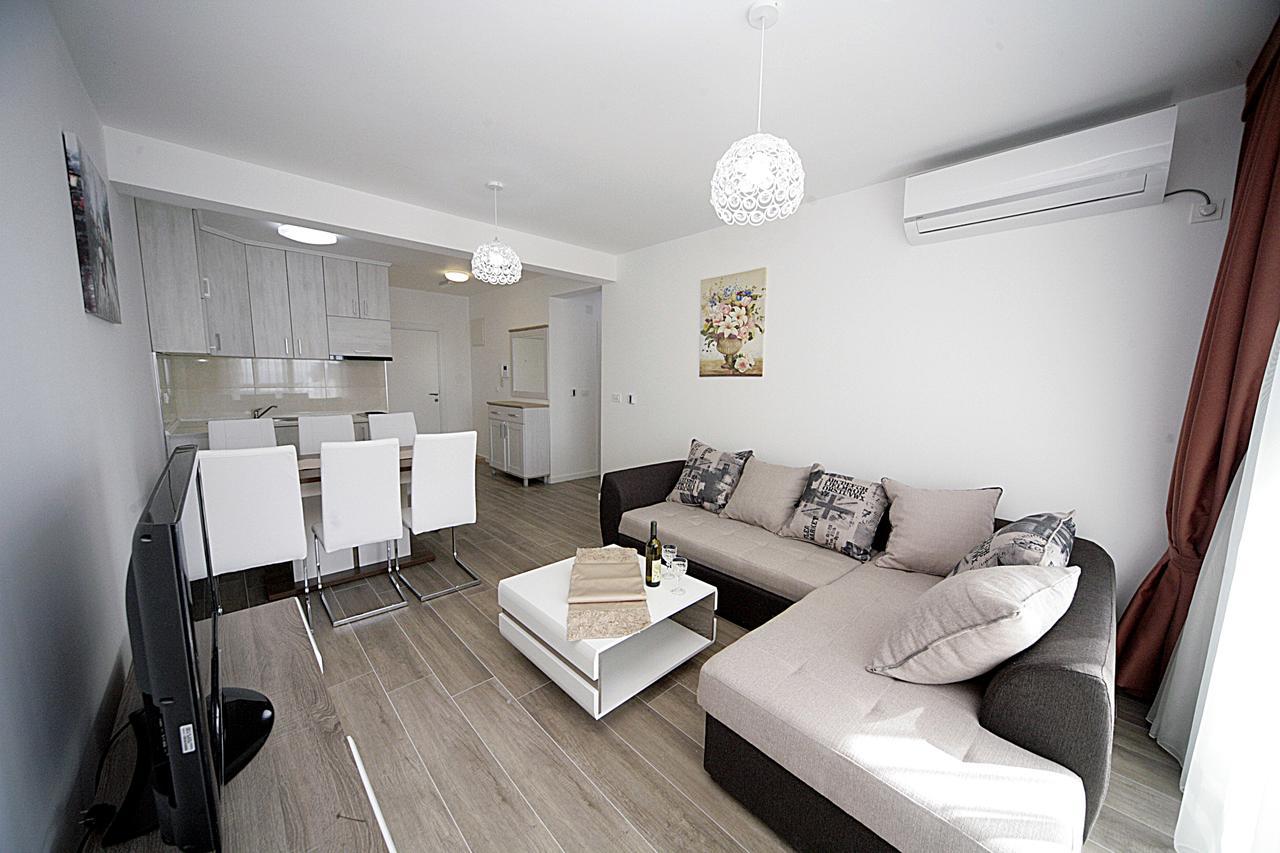 Sea Star Apartment Dobra Voda Eksteriør bilde