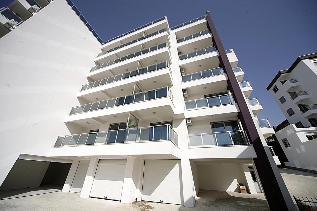 Sea Star Apartment Dobra Voda Eksteriør bilde