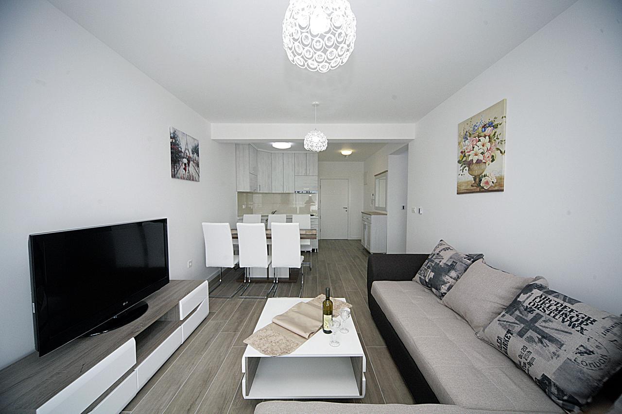 Sea Star Apartment Dobra Voda Eksteriør bilde