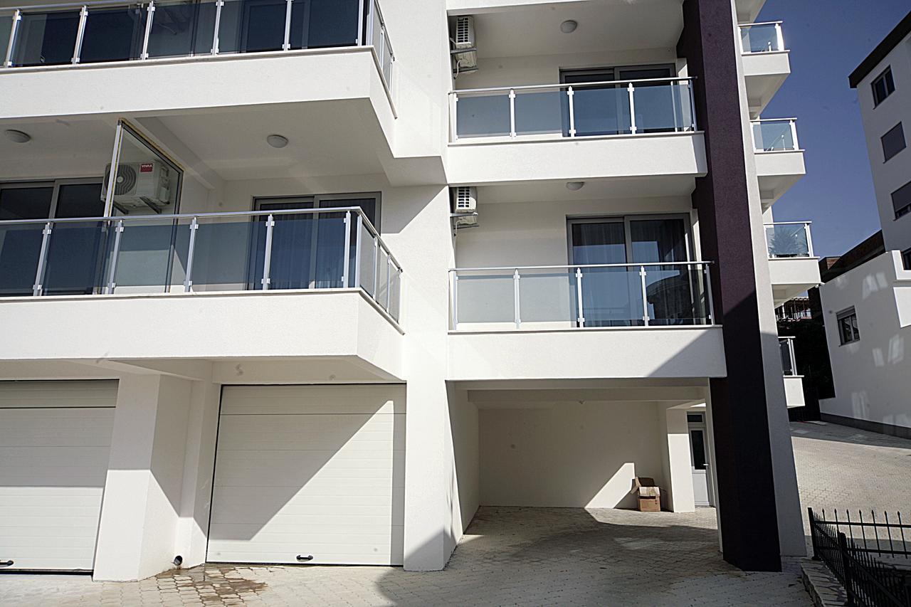 Sea Star Apartment Dobra Voda Eksteriør bilde