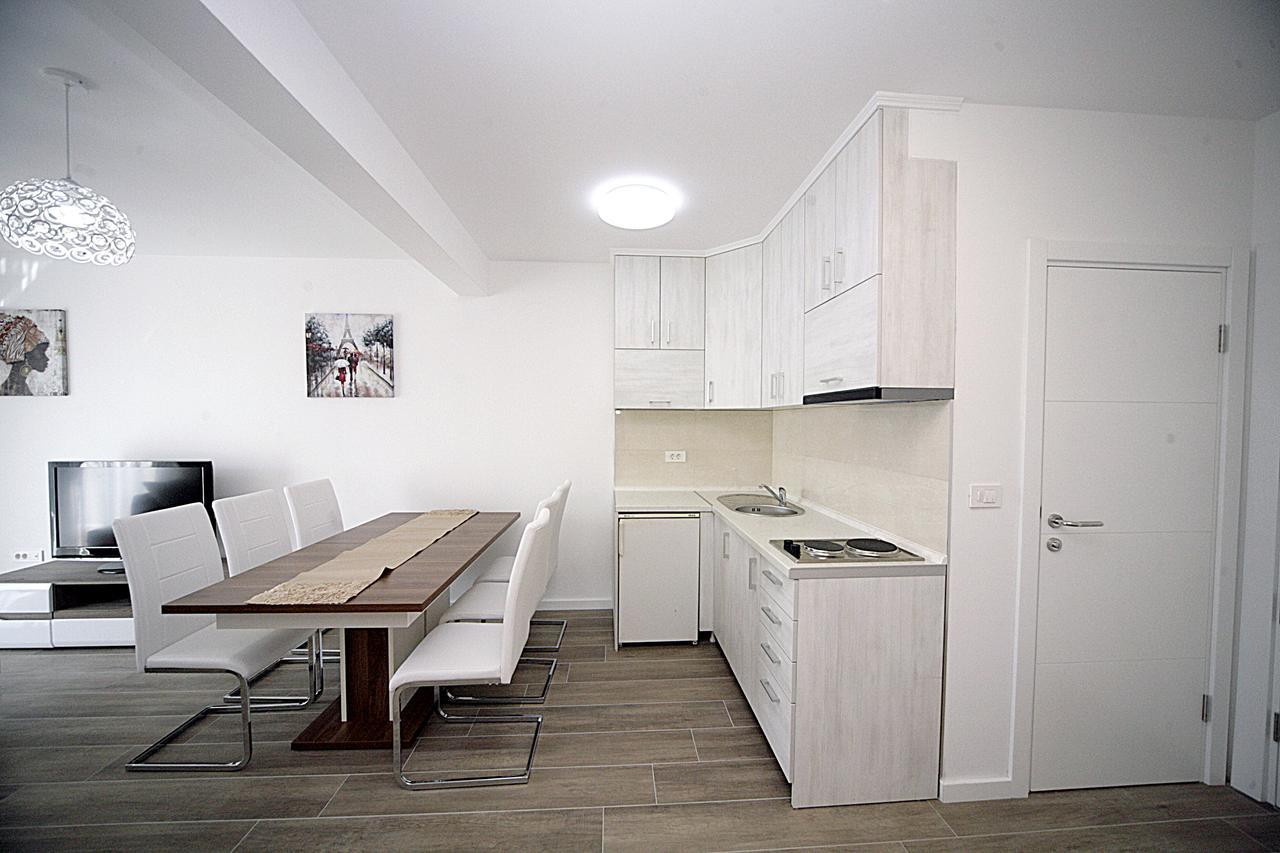Sea Star Apartment Dobra Voda Eksteriør bilde