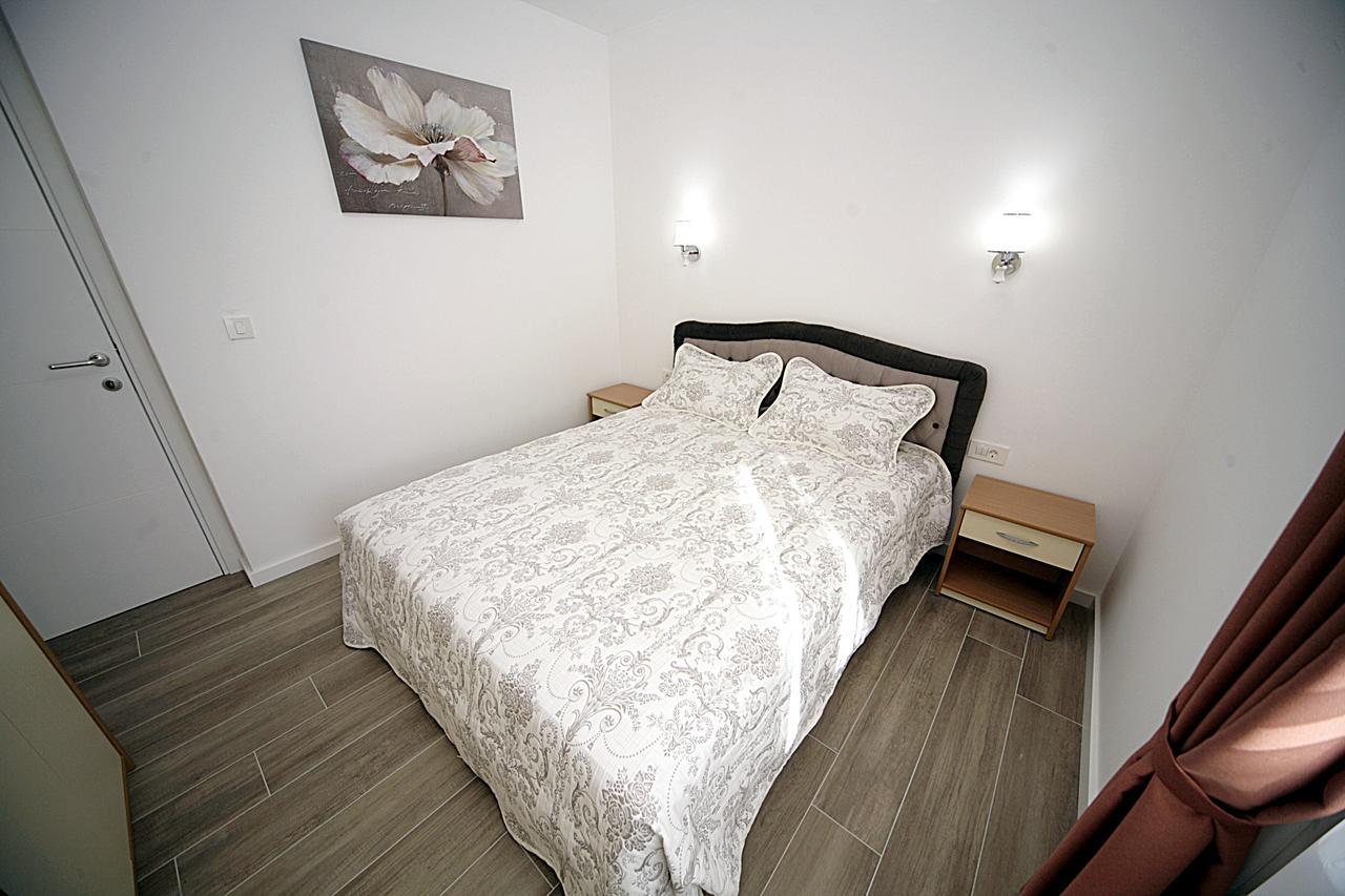 Sea Star Apartment Dobra Voda Eksteriør bilde