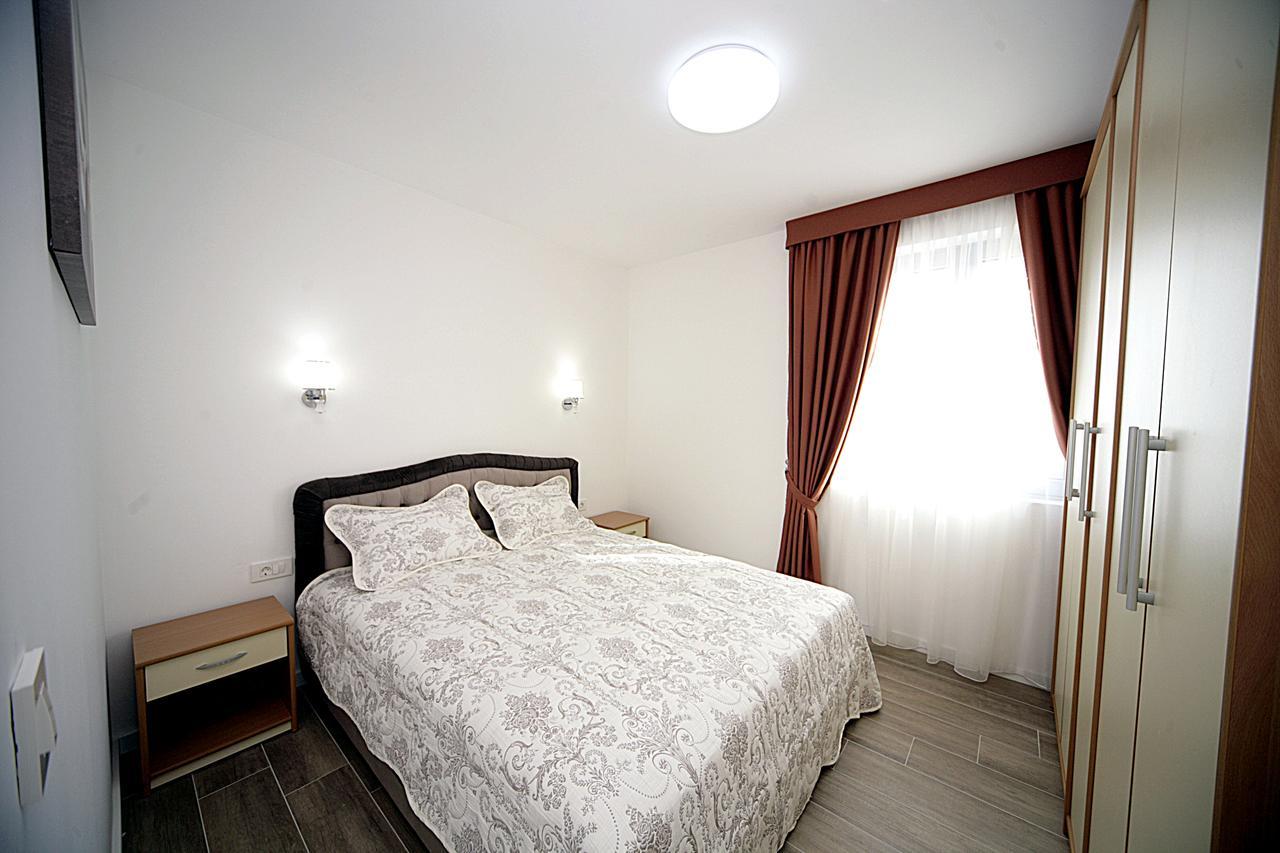 Sea Star Apartment Dobra Voda Eksteriør bilde