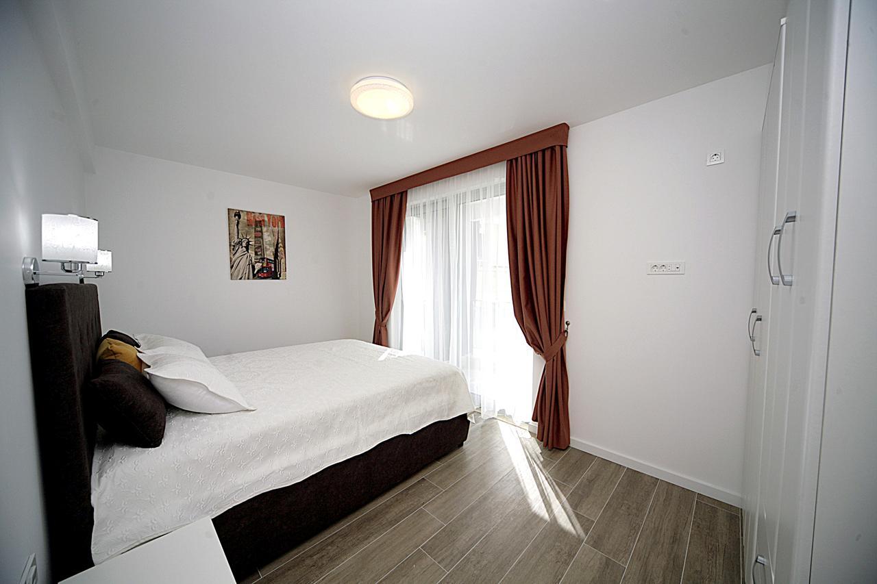 Sea Star Apartment Dobra Voda Eksteriør bilde