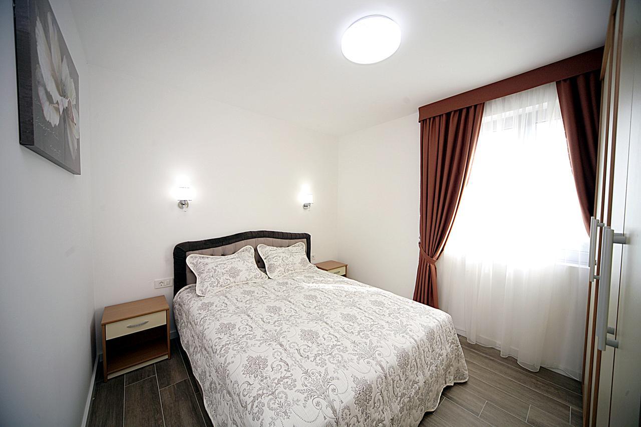 Sea Star Apartment Dobra Voda Eksteriør bilde