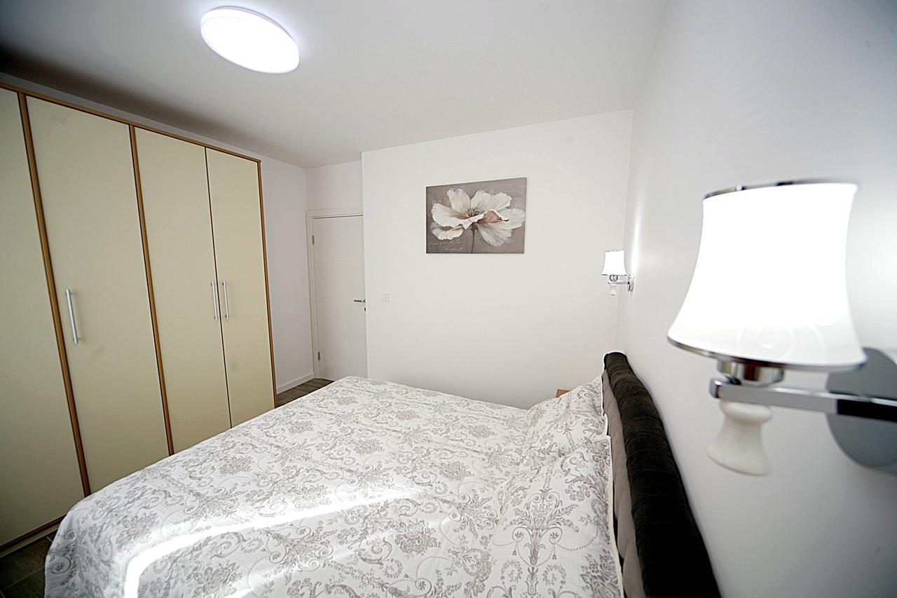 Sea Star Apartment Dobra Voda Eksteriør bilde